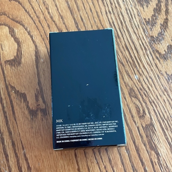 Mary Kay eyelash curler with 2 silicone pad refills - Picture 3 of 6